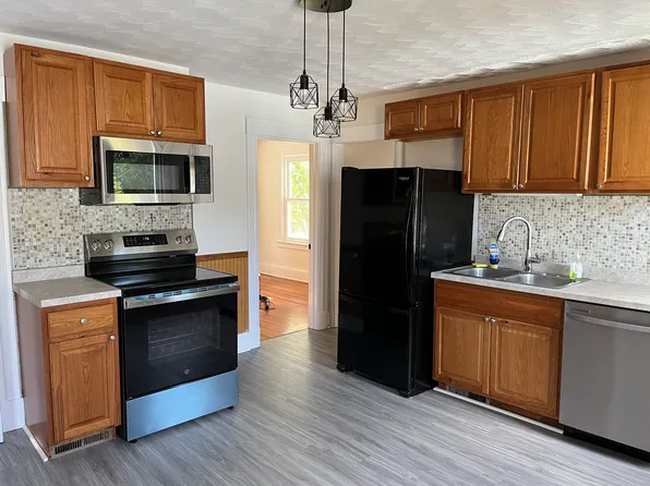 34 Broad Pl, Bristol, CT 06010