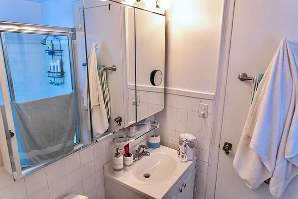 Rented by Manhattan Realty Group | media 12