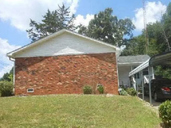 900 Edgegreen Dr, Charlotte, NC 28217