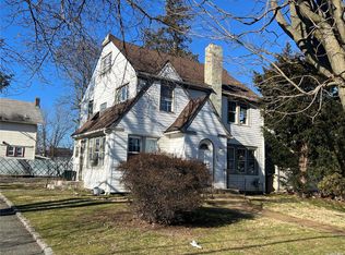 105 Warner Ave, Hempstead, NY 11550