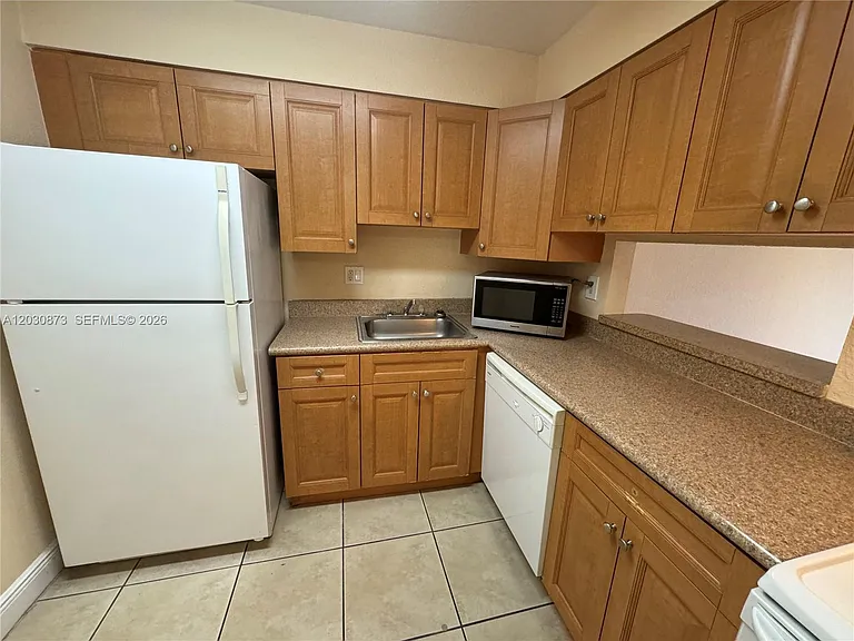 5201 Geneva Way #308 — Photo 4