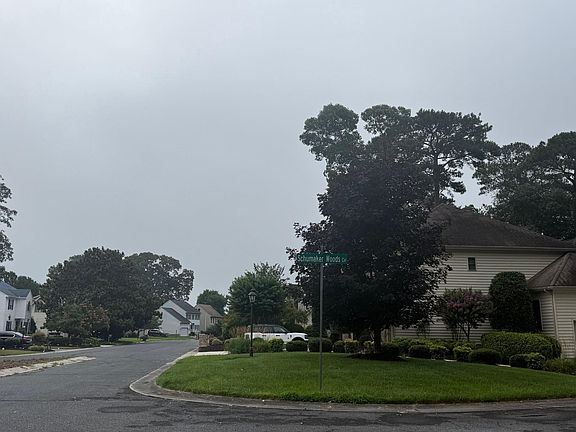4th image of Schumaker Woods Cir