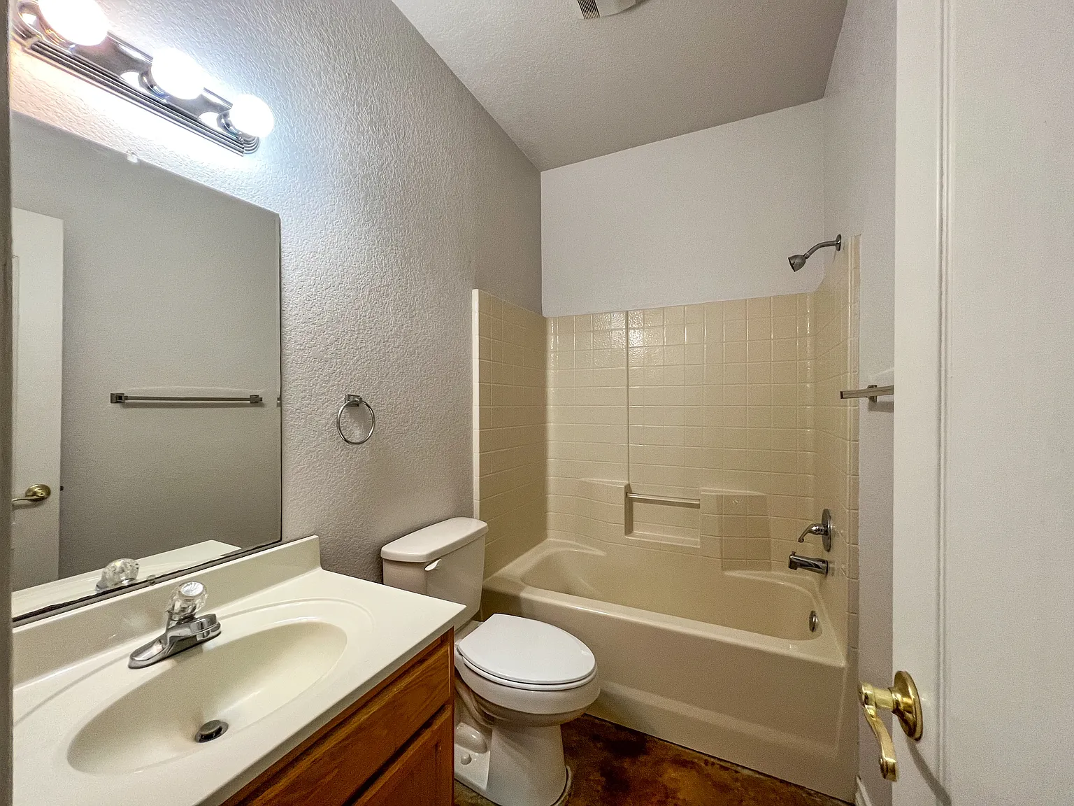 1080 Rainbow Dr - 3 — Photo 2