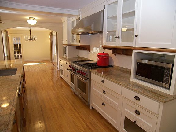 Kitchen looking toward DR