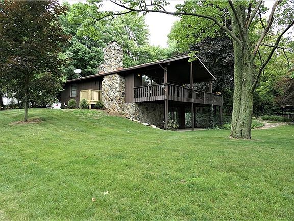 2nd image of 380 Lincoln View Dr