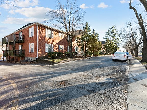 5th image of 8327 Lowell Ave #6