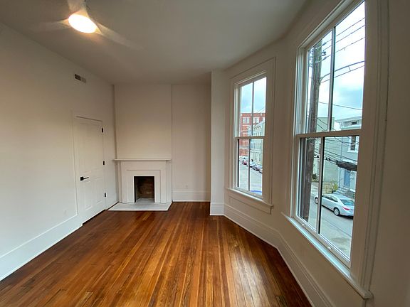 5th image of 1035 Dayton St Unit 3