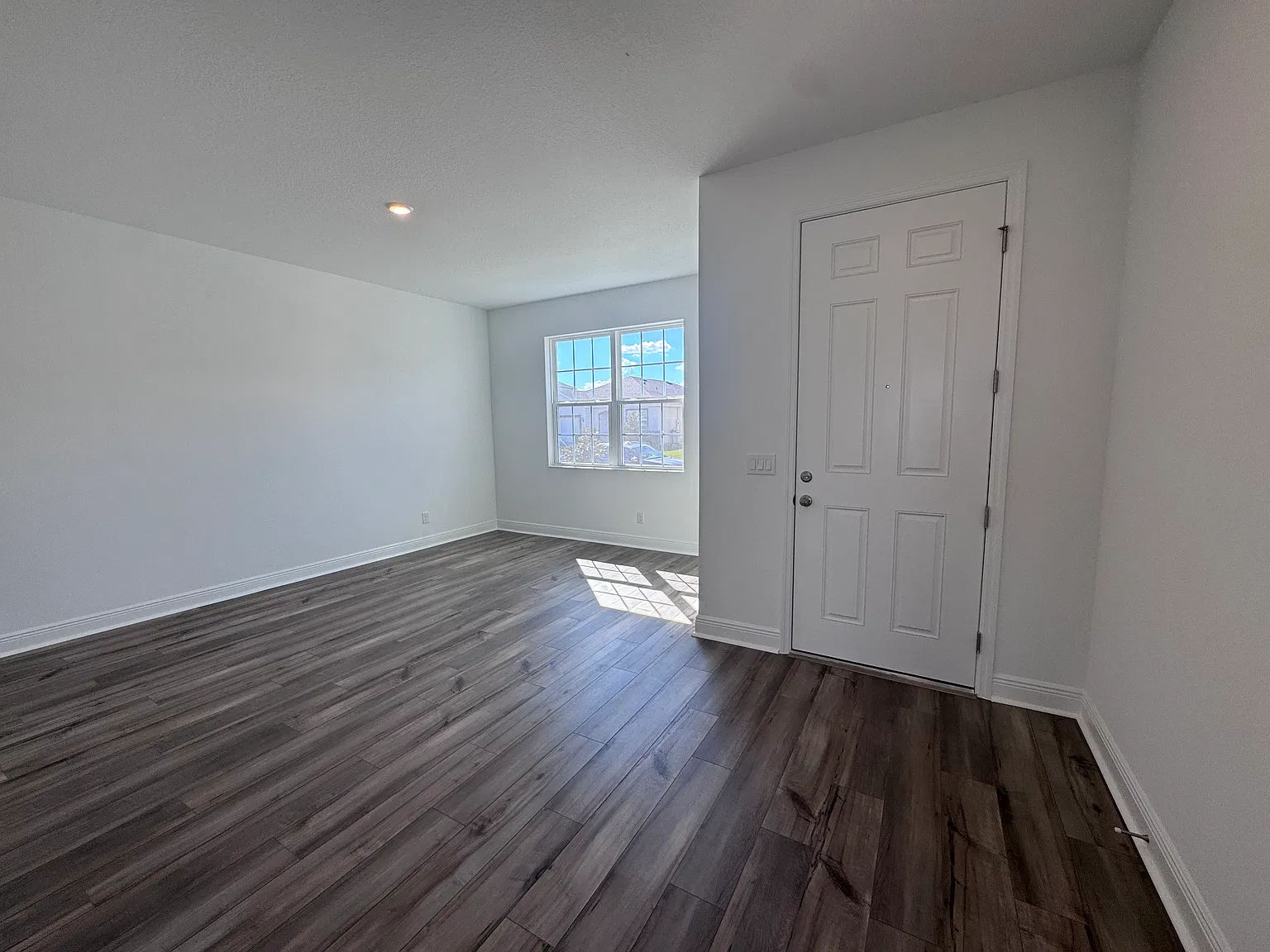 4 bed, 2.5 bath, 2560 sqft, $3,600 — Photo 2