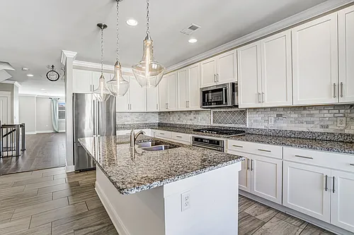 621 Bluemont Ave #102 Photo 1