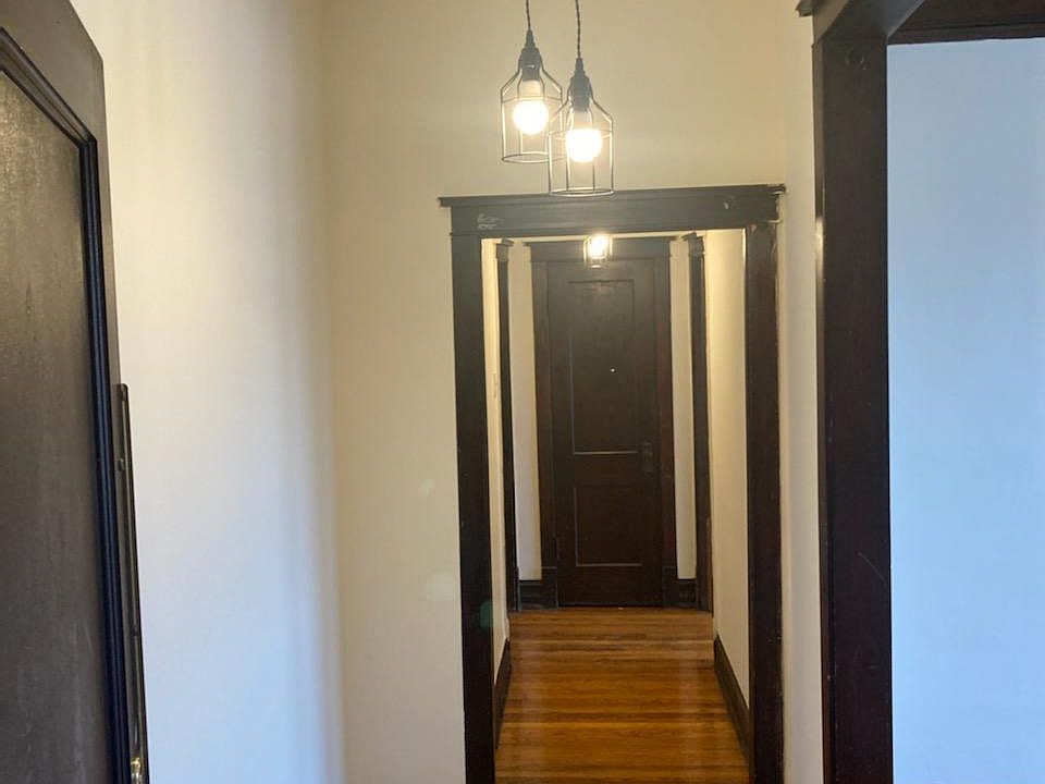 1st image of 1221 W Waveland Ave APT 3