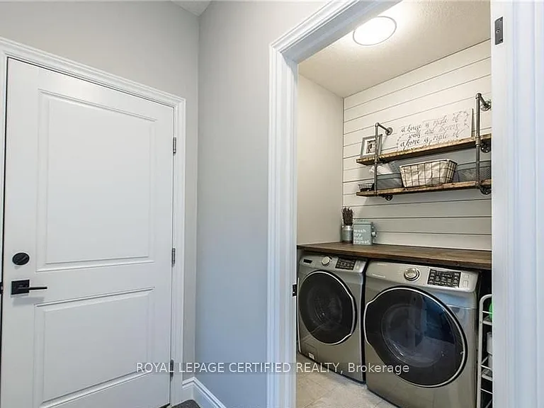 940 Reeves Ave — Photo 8