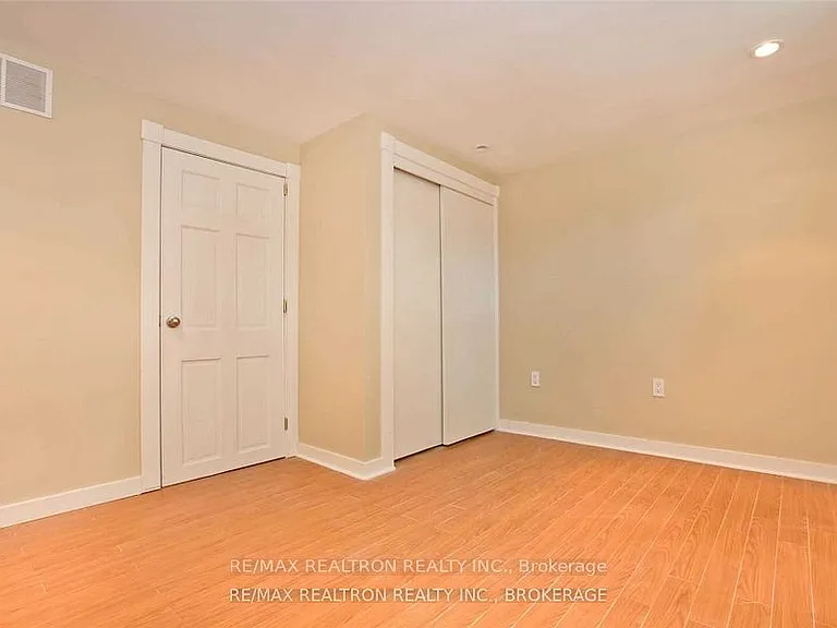 2 Callahan Rd #LOWER — Photo 10