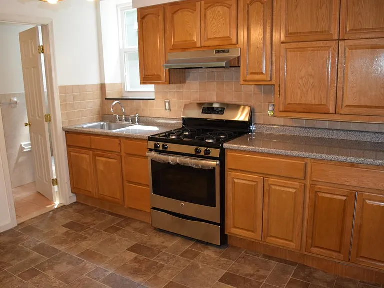 90 Nichols St #3F — Photo 18