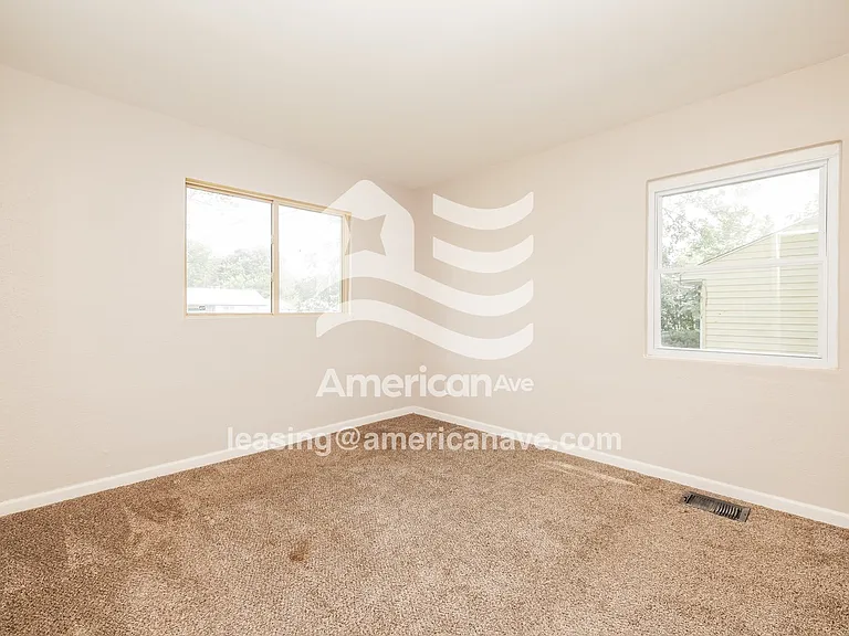 1687475_012_bedroom_12.jpg