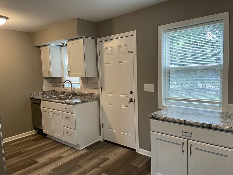 723 Tyler St NE — Photo 3