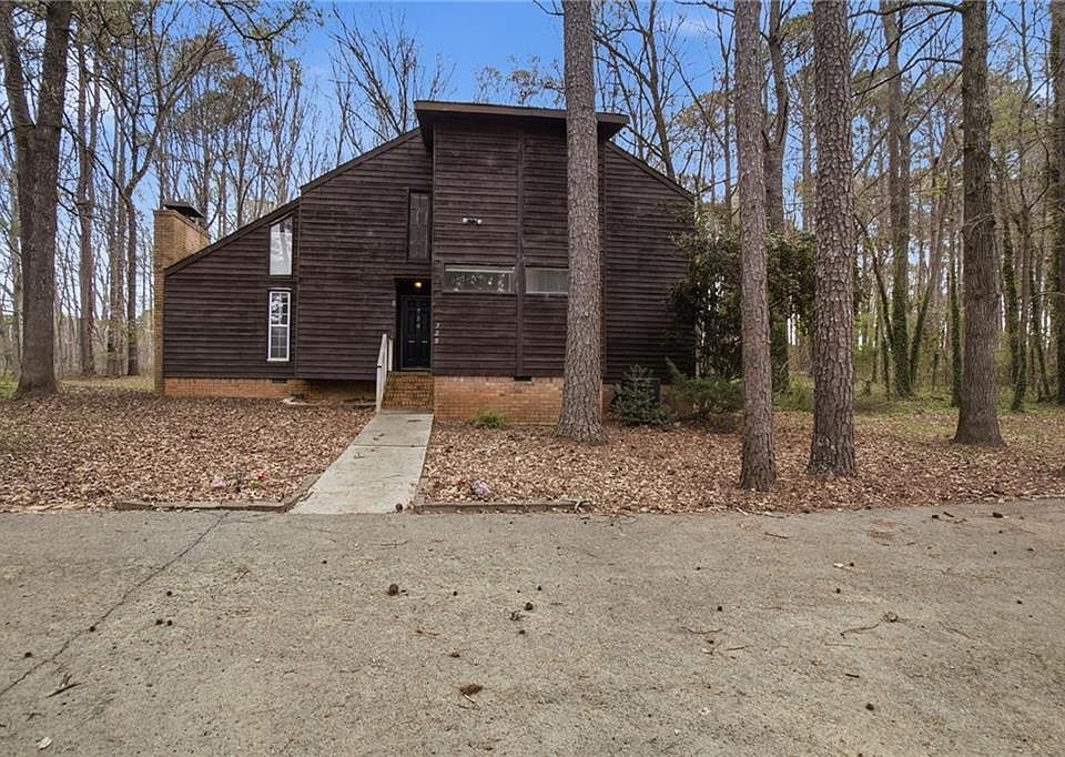 1st image of 720 Twin Pines Rd