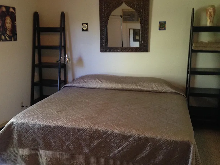 3rd bedroom. This is a queen bad that can be made into one or two single beds.