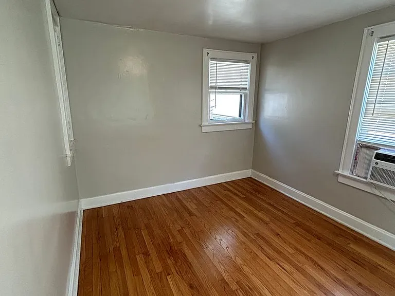 5345 Charlotte St — Photo 9