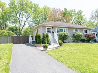 22 Tanglewood Rd, Albany, NY 12205