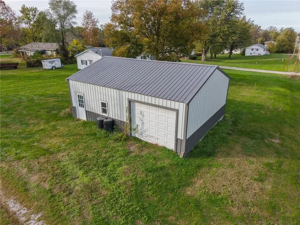 N Livingston St, Meadville, MO 64659