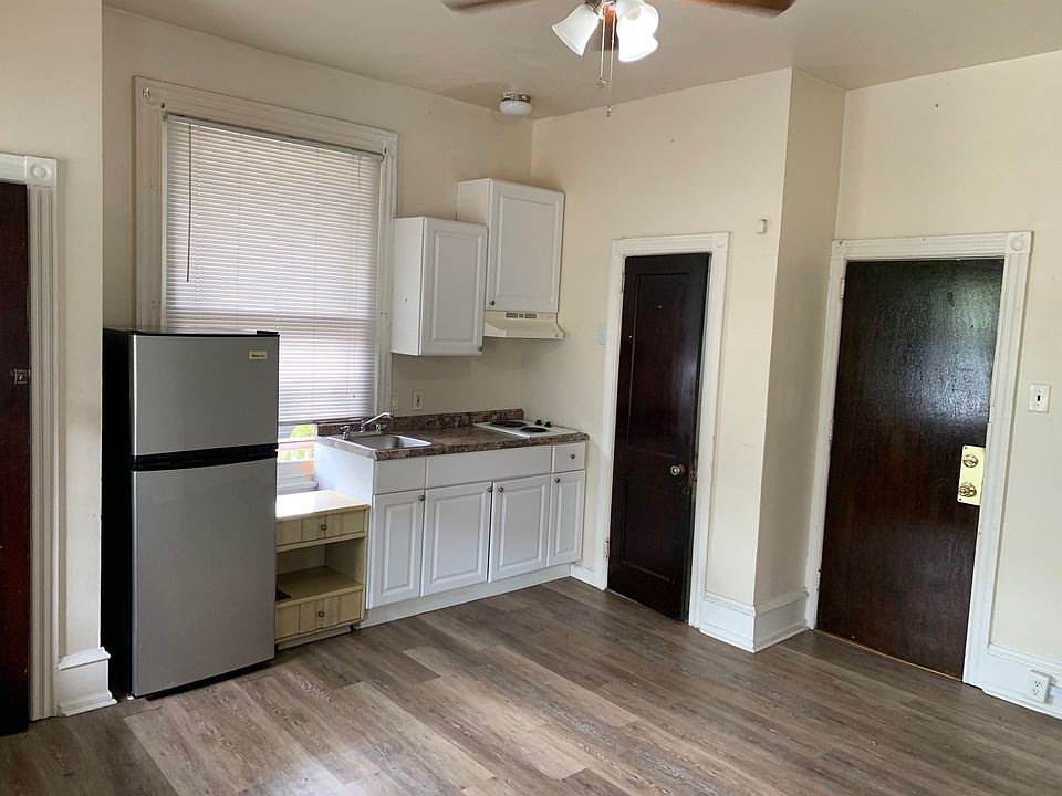 2nd image of 1636 Dyre St APT A