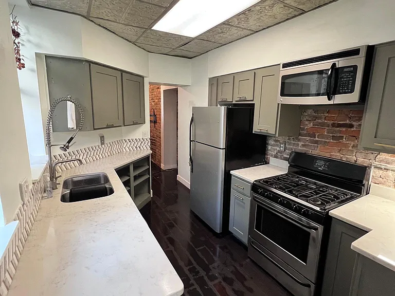 First floor: kitchen (gas stove, microwave, granite countertops, double-bowl sink, garbage disposal)