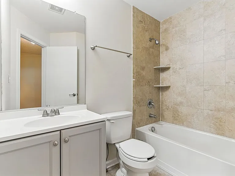 505 Knollwood Ct — Photo 18