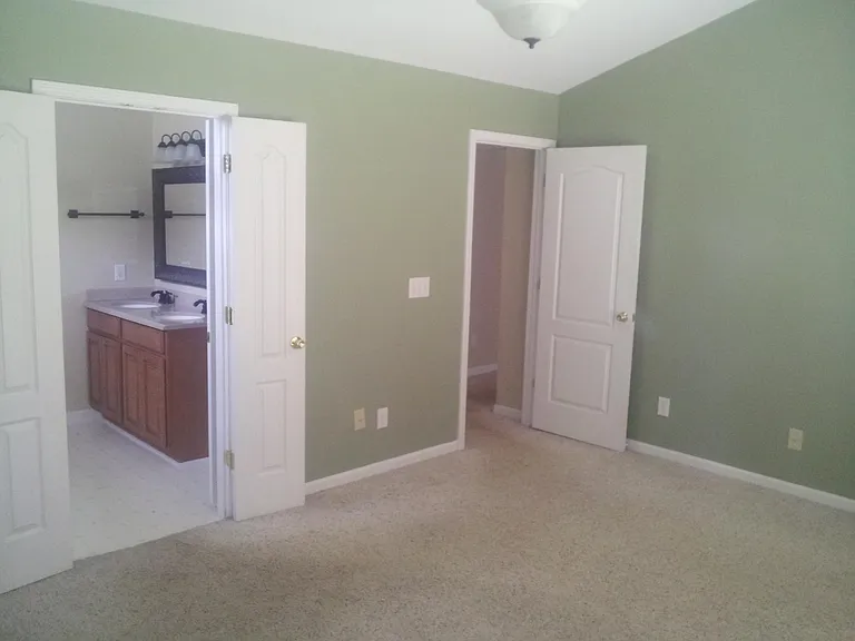 9509 Erinsbrook Dr — Photo 8