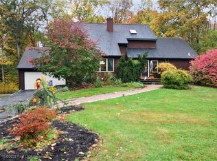 35 Oak Dell Cir, East Greenwich, RI 02818