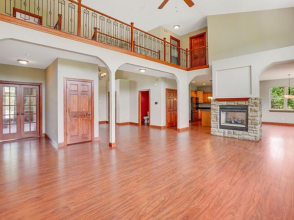 5th image of 750 Pinehurst DRIVE