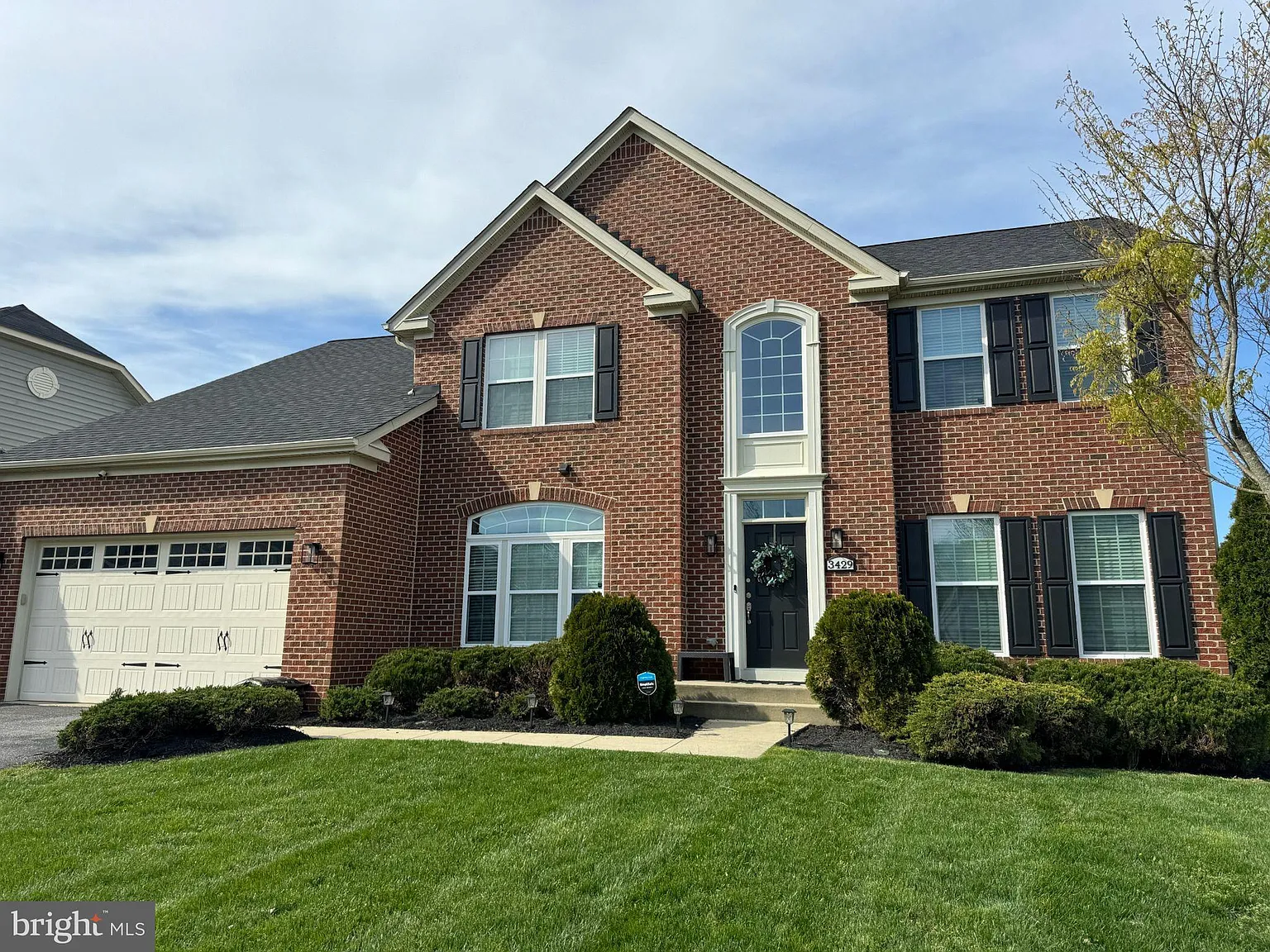 4 bed, 5.0 bath, 4860 sqft, $4,000 — Photo 4