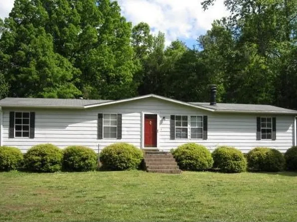 2811 Kingsburry Rd, Clover, SC 29710