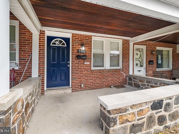 3rd image of 3904 Woodridge Rd