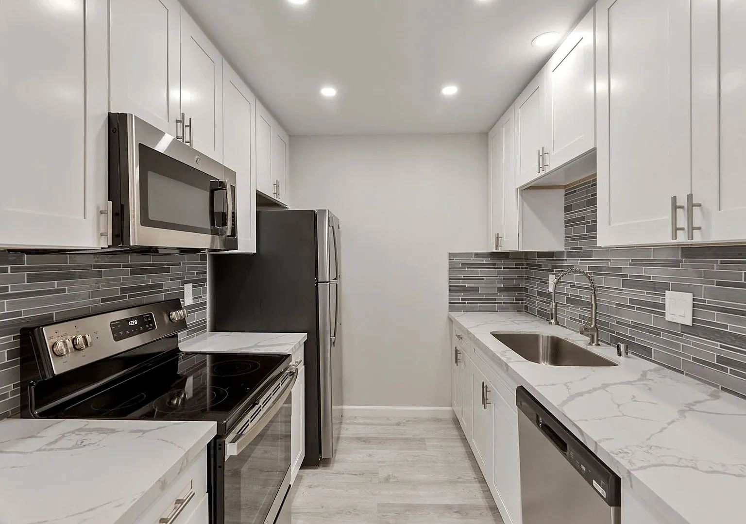 DEL612 — Photo 1