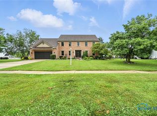 1207 Sandy Glen Dr, Perrysburg, OH 43551