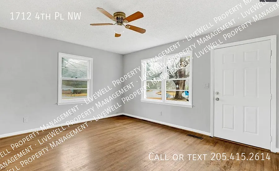 3 Bedroom in Center Point — Photo 4