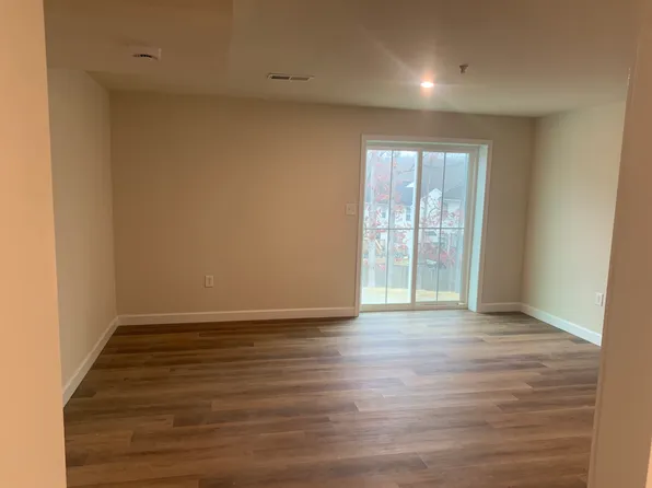 9218 Cooks Point Ct, Lanham, MD 20706