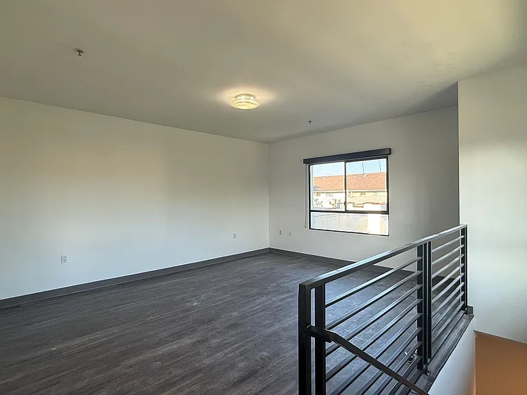 545 N Kenmore Ave — Photo 6