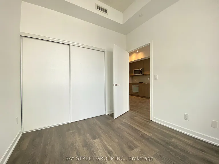 36 Manor Rd E #302 — Photo 7