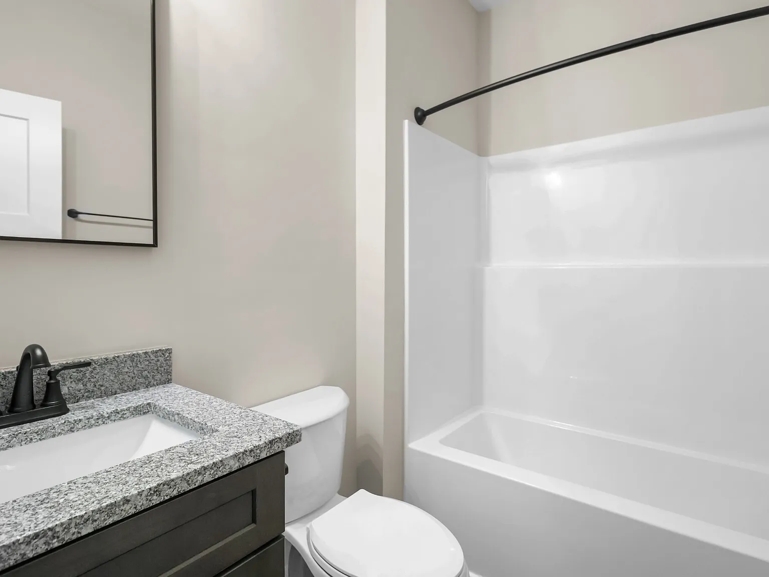 1008 Oak St — Photo 2
