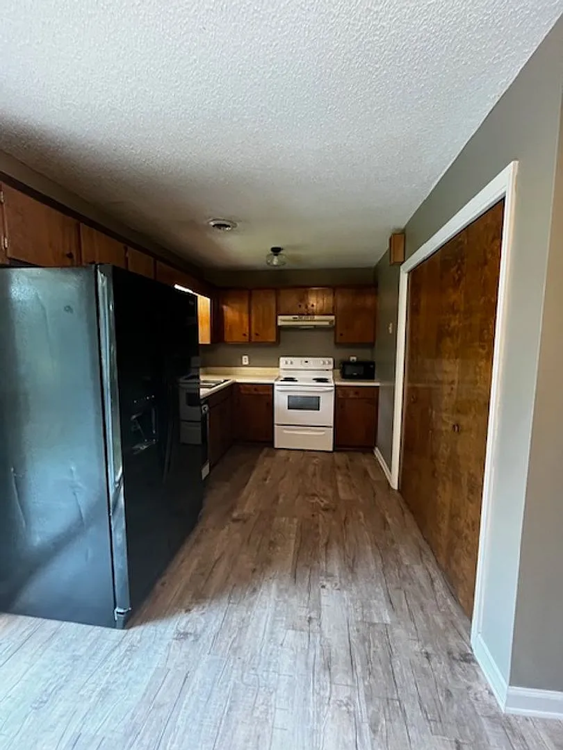 *Move In Special* 1/2 Off First Months Rent* 3 Bedroom 2 Bath House — Photo 3