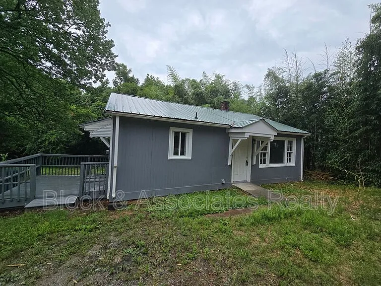 117 Plummer Dr — Photo 1