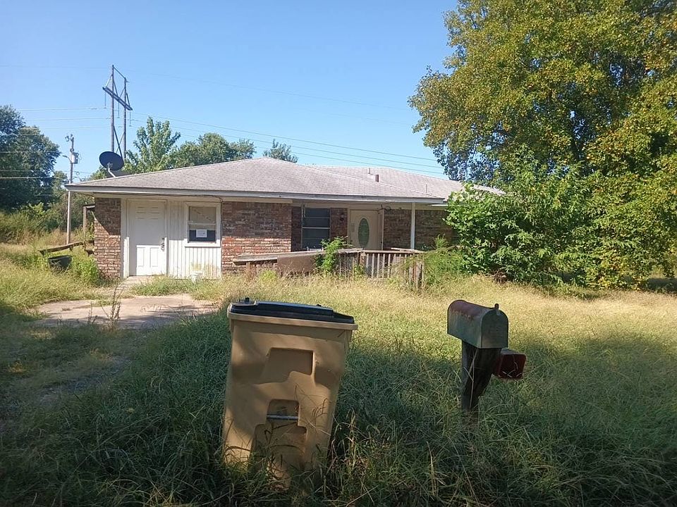 1st image of 17565 Robin St