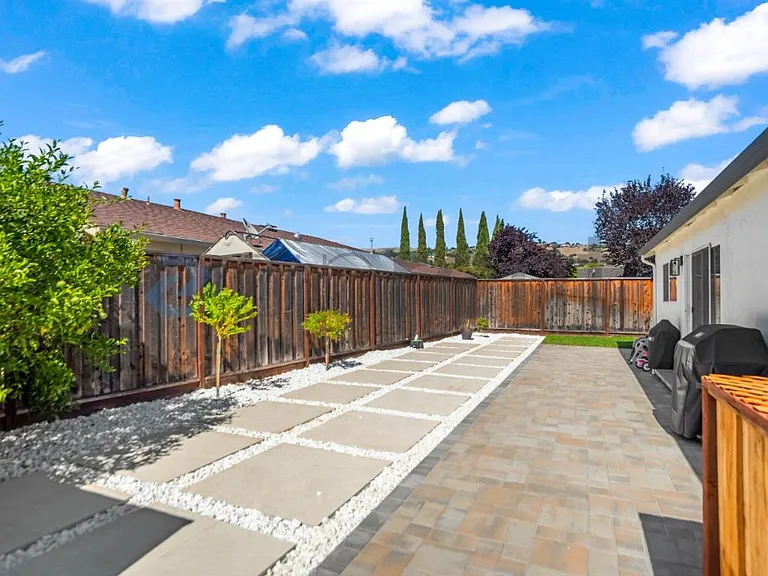 2211 Fountain Oaks Dr — Photo 27
