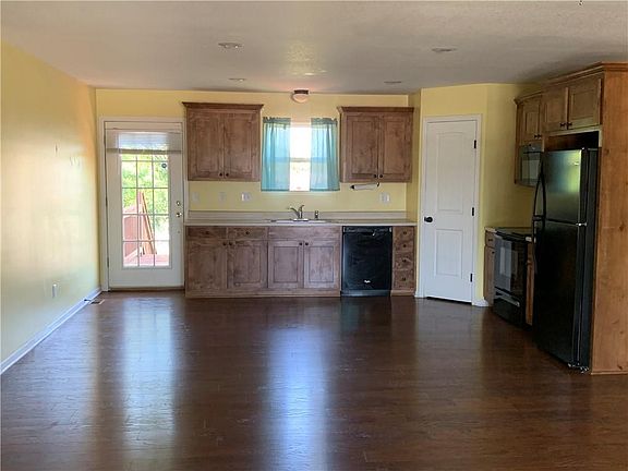 3rd image of 1311 Country Club Dr