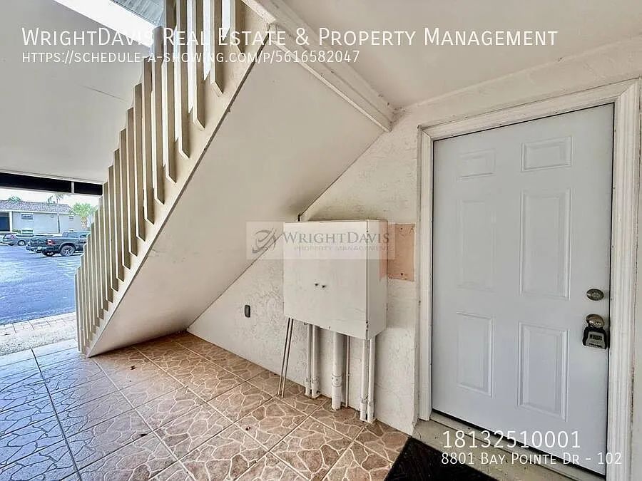 Beautifully updated 1bd/1bth condo with water views — Photo 1