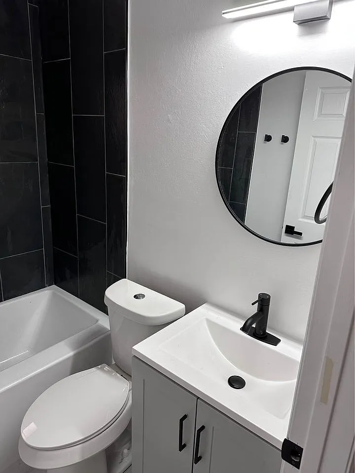 3 bed, 1.0 bath, 884 sqft, $1,700 — Photo 4