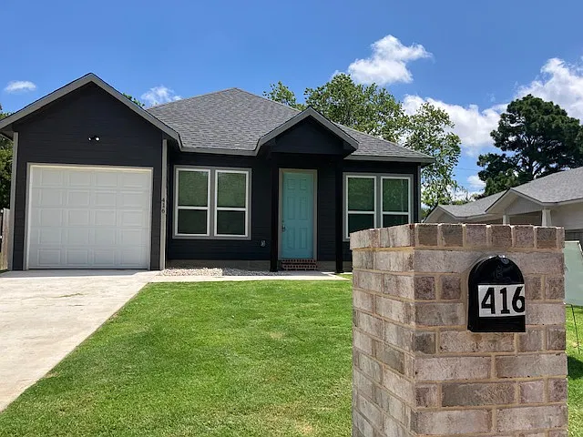 3 bed, 1300 sqft, $1,825 — Photo 1