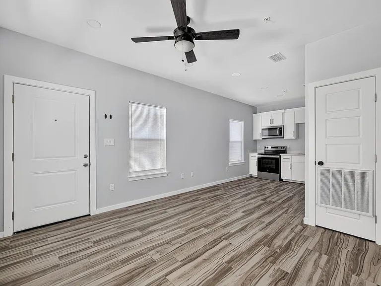 1207 W Kennedy St #6 — Photo 9