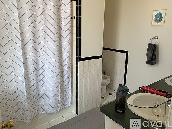 2nd image of 1130 W Wrightwood Ave #3